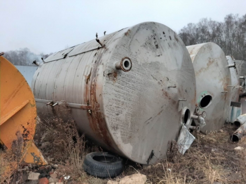 Объем -20 куб. м., емкости горизонтальные