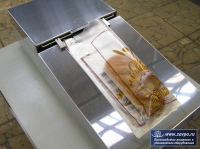 Универсальный настольный аппарат для упаковки хлеба